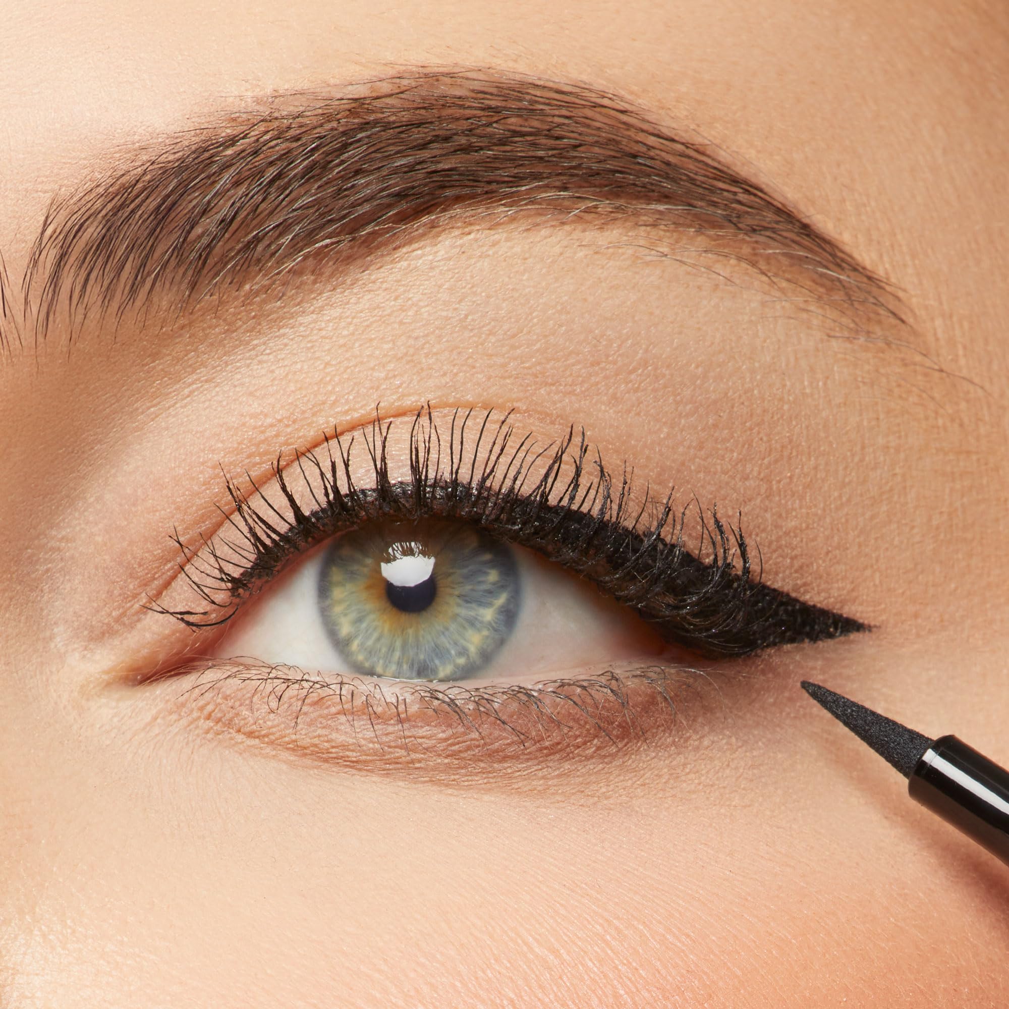 Waterproof Liquid Eyeliner Pen – Bold Long-Wear